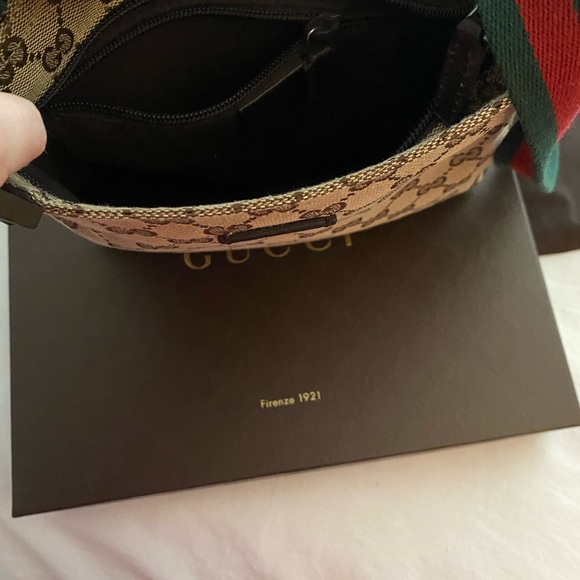 Authentic Gucci cross body messenger bag. - Picture 1 of 4